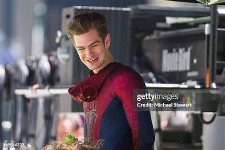 Andrew Garfield's Spider-Man mocking a car thief